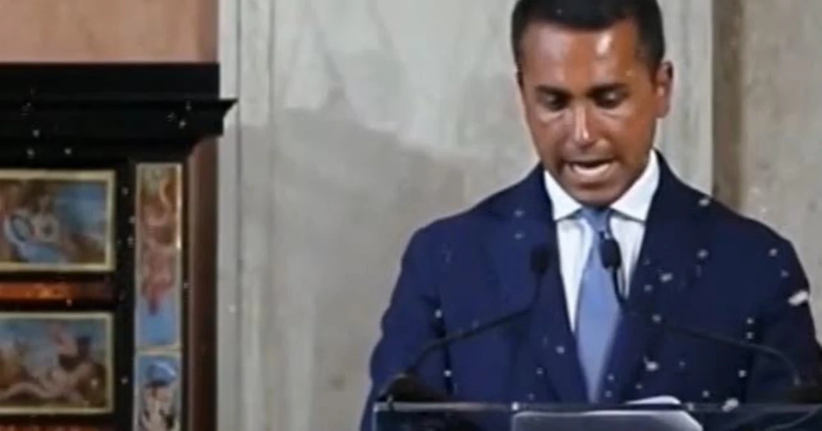 Striscia la notizia, "quando tornerai pallido": la frase rubata a Giuseppe Conte e la rabbia di Luigi Di Maio