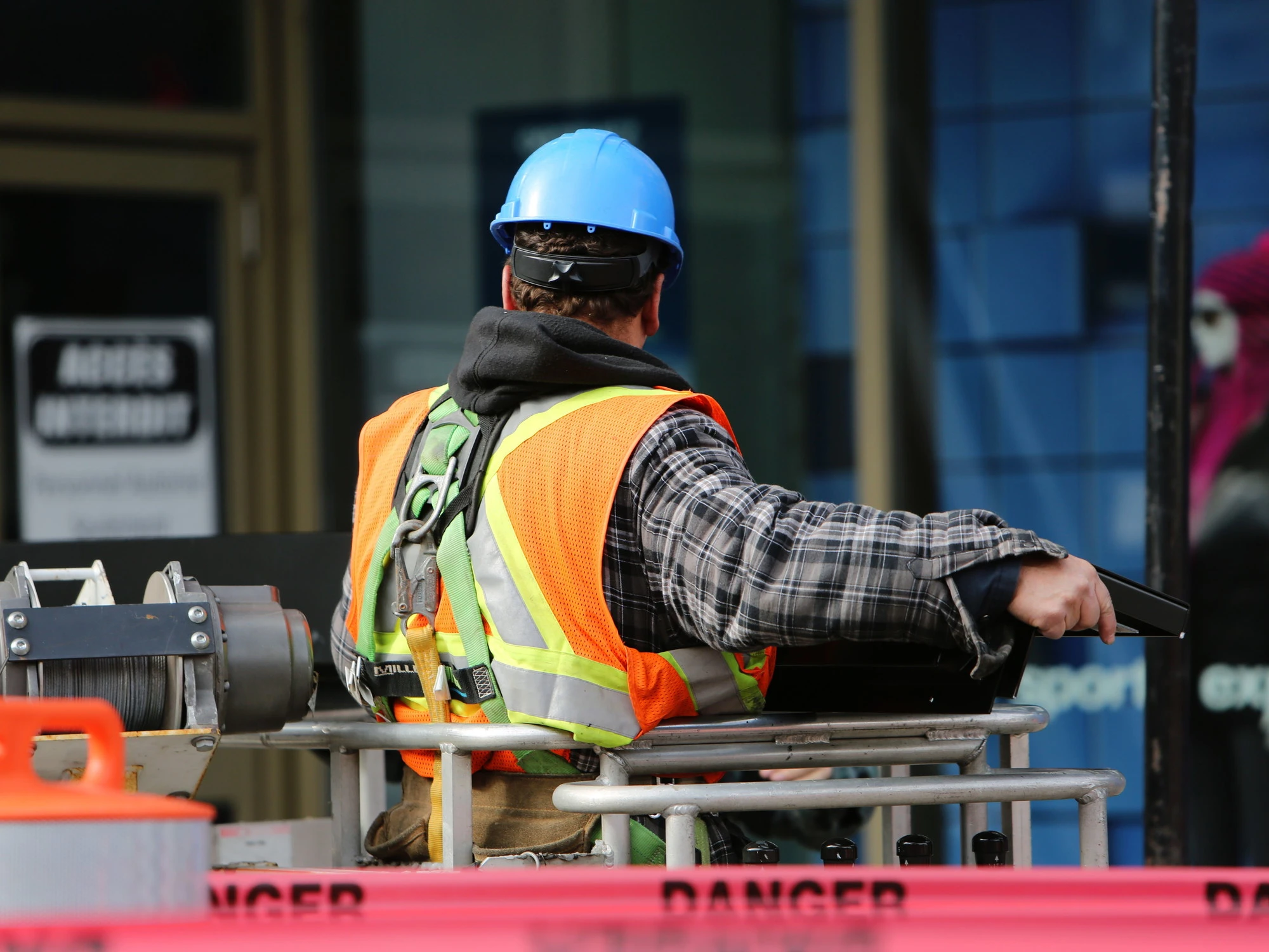 Il lavoro macina record e spazza via il precariato