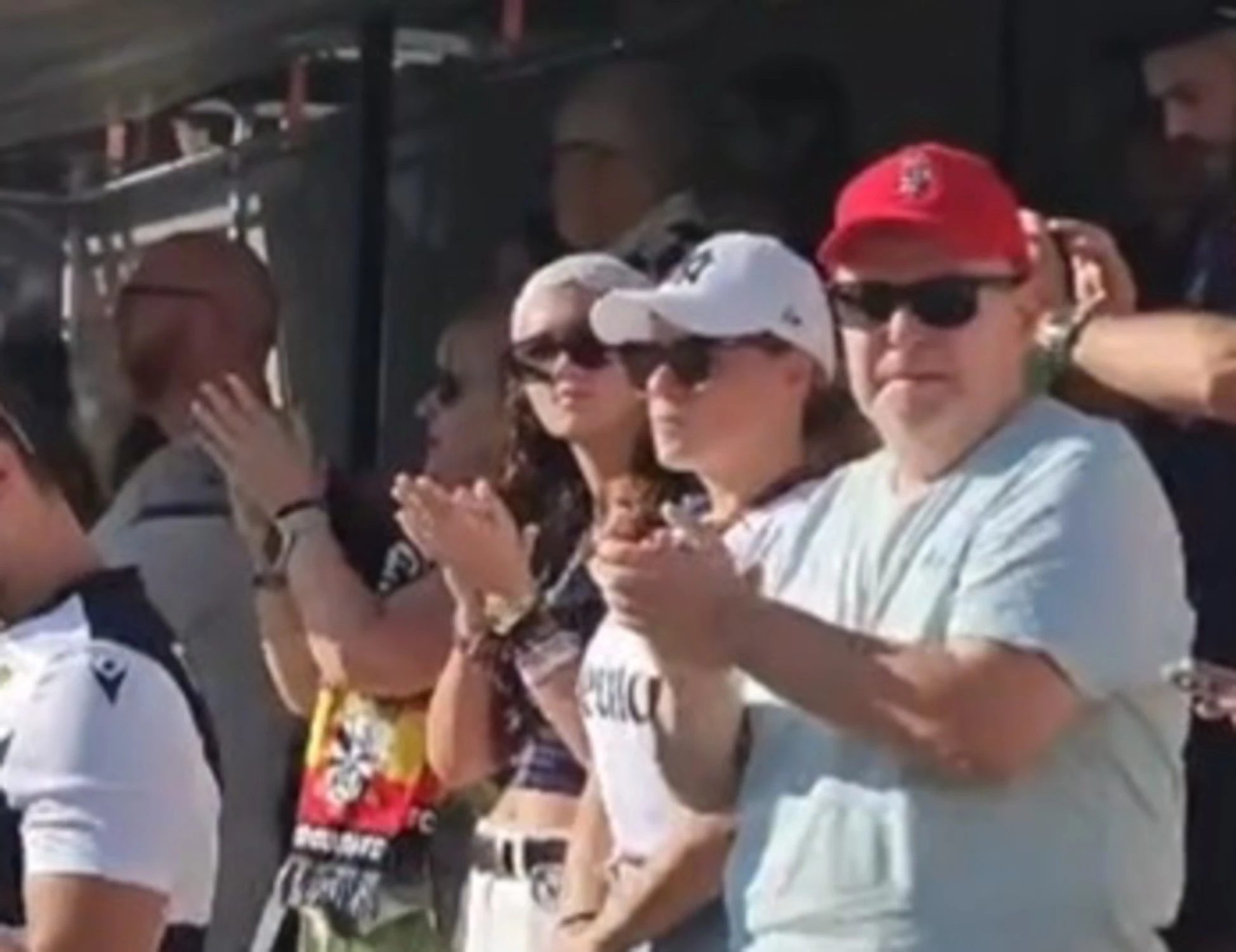 Ceuta, Pedro Sanchez umiliato anche allo stadio: cosa cantano i tifosi