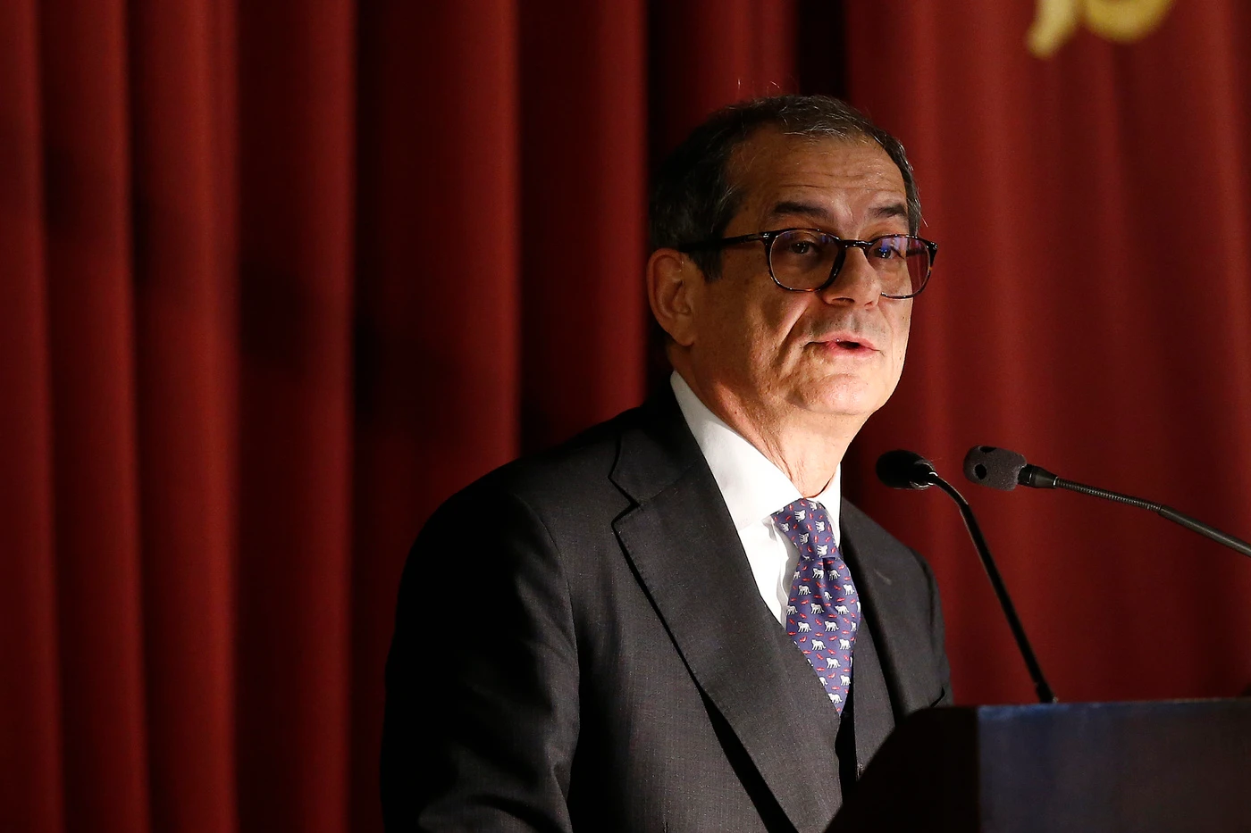 Giovanni Tria, "numeri strampalati". Matteo Salvini "licenzia" il ministro dell'Economia con due parole