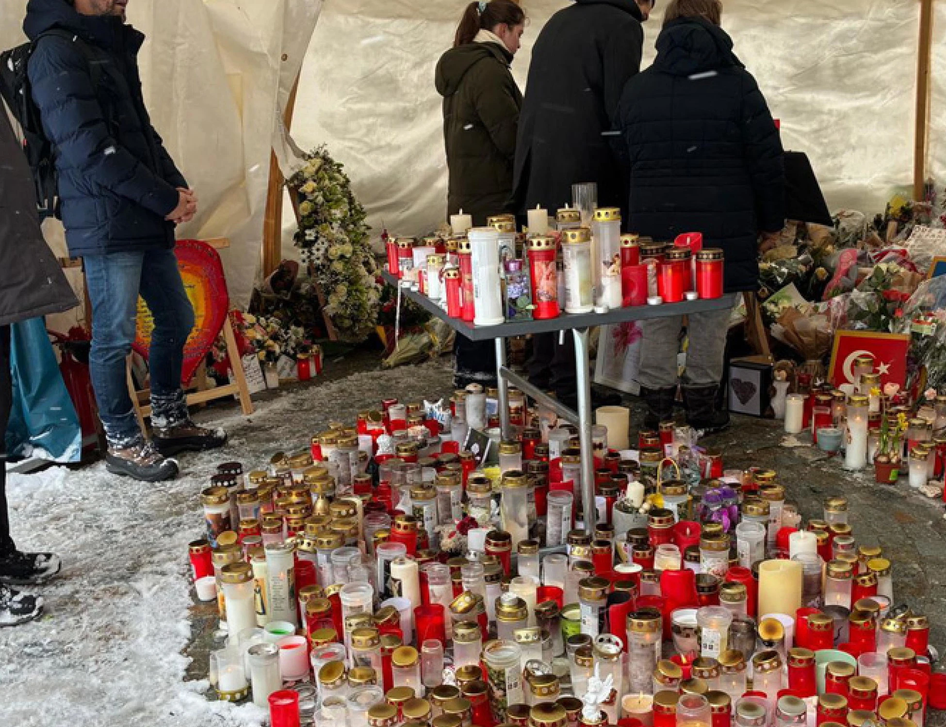 Crans-Montana, "non aveva il brevetto anticendio": nuova bufera sul Comune