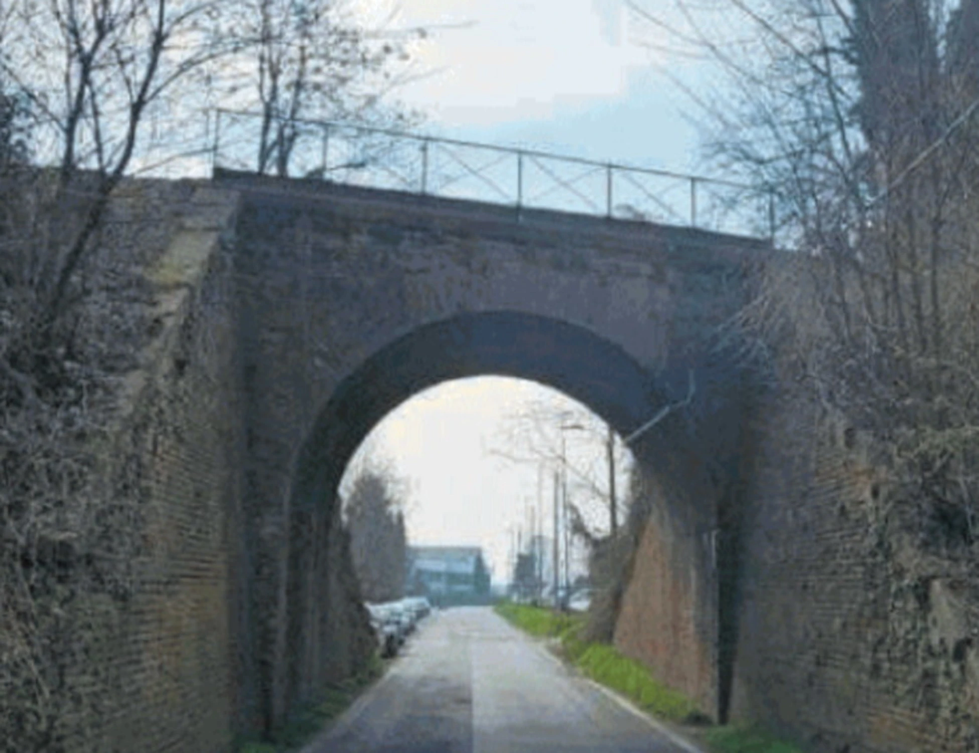 Sassi sulle auto in corsa, choc: chi c'è dietro il gioco "scaccia noia"