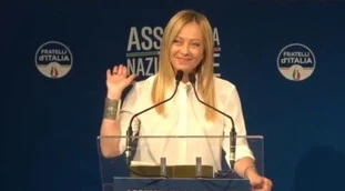 Giorgia Meloni, "saluto romano": il video che fa impazzire la sinistra