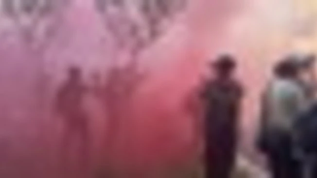 Tensione a Milano fra anti-patrioti e agenti. Idranti e fumogeni