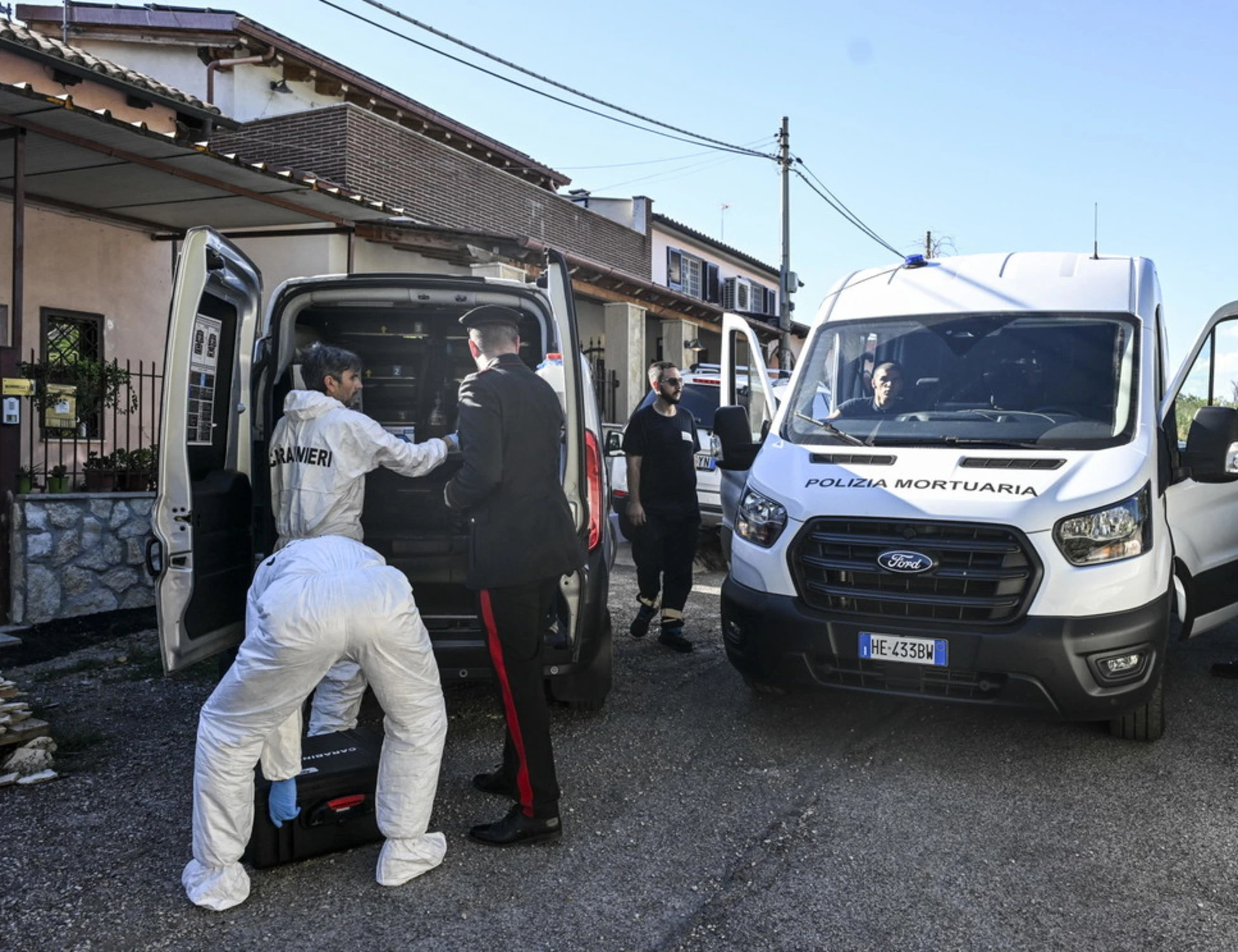 Pietralata, la strage in famiglia: le lettere ritrovate in casa, una verità agghiacciante