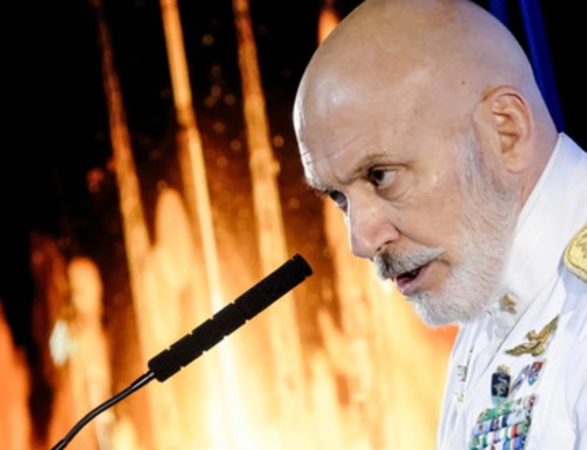 L'ammiraglio Cavo Dragone: "Nato valuta cyber-attacco preventivo contro Mosca"