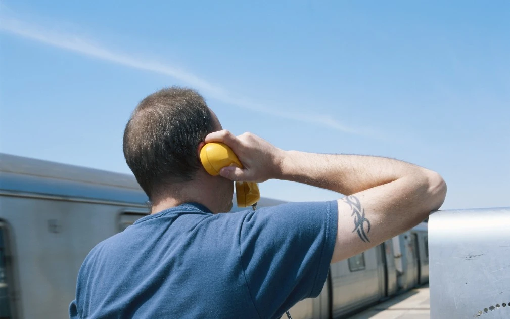 Milano, liberano lo stalker dopo pochi giorni, lui chiama la vittima: "Sono fuori, ho vinto"