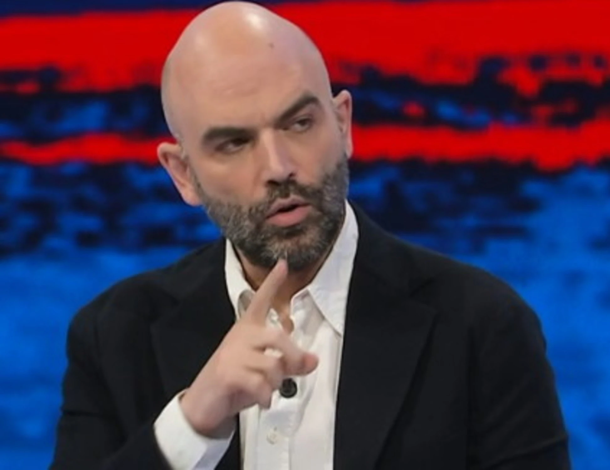 Saviano insulta ancora Salvini: "Si è fatto cogl***". E si becca una denuncia