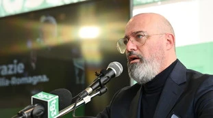 Stefano Bonaccini e i governatori, "didattica a distanza per le scuole superiori". Scontro con la Azzolina in riunione