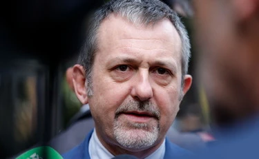 Sequestrato il telefono di Caroccia: al setaccio i messaggi con Delmastro