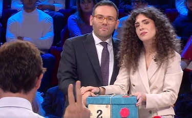 Affari tuoi, Charlotte e Antonio umiliati: "Lei non lo bacia"