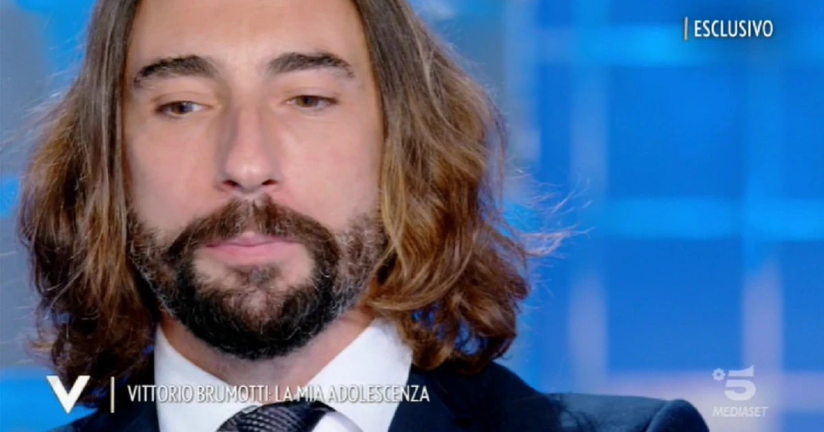 Verissimo, l'orrore nel passato di Vittorio Brumotti: "Emarginato, bullizzato. Cosa ho dovuto subire"
