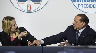 Silvio Berlusconi, il retroscena sull'offerta alla Meloni: "Dovresti entrare anche tu nel governo"