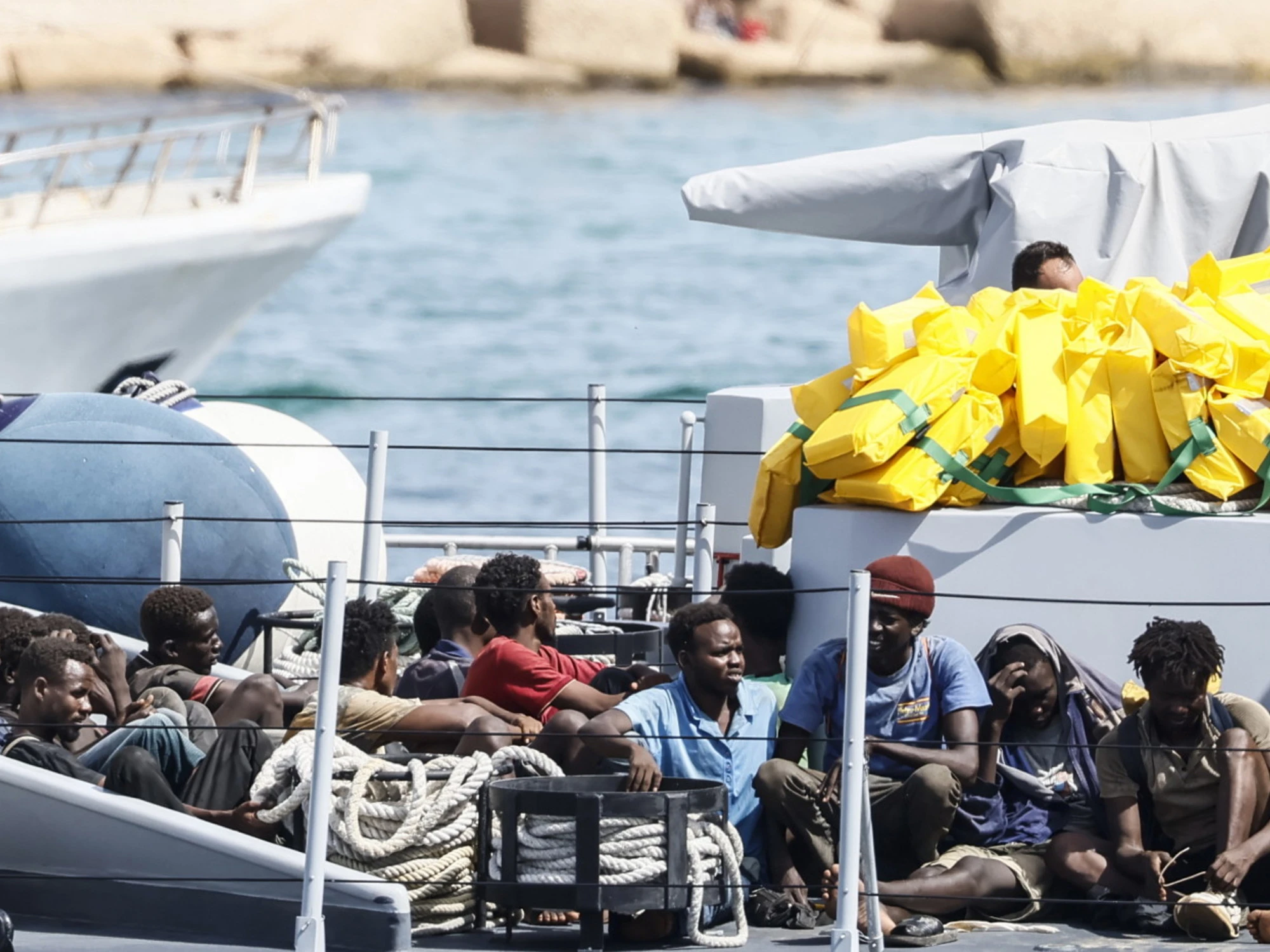 Migranti irregolari, crollano gli intressi: altra vittoria del governo