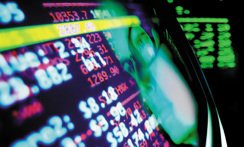 Spread alle stelle, Borsa in picchiata: Italia verso il disastro. Quando Carlo Cottarelli diceva: "Default improbabile"