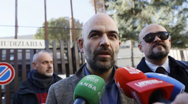 Saviano, altri insulti a Meloni dopo Atreju: "Prima di lei boss e affiliati"