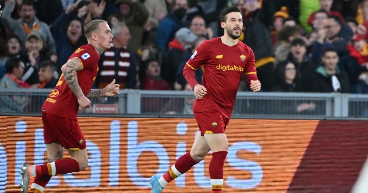 Serie A, Perez e Smalling rimontano la Salernitana, la Roma soffre ma vince 2-1