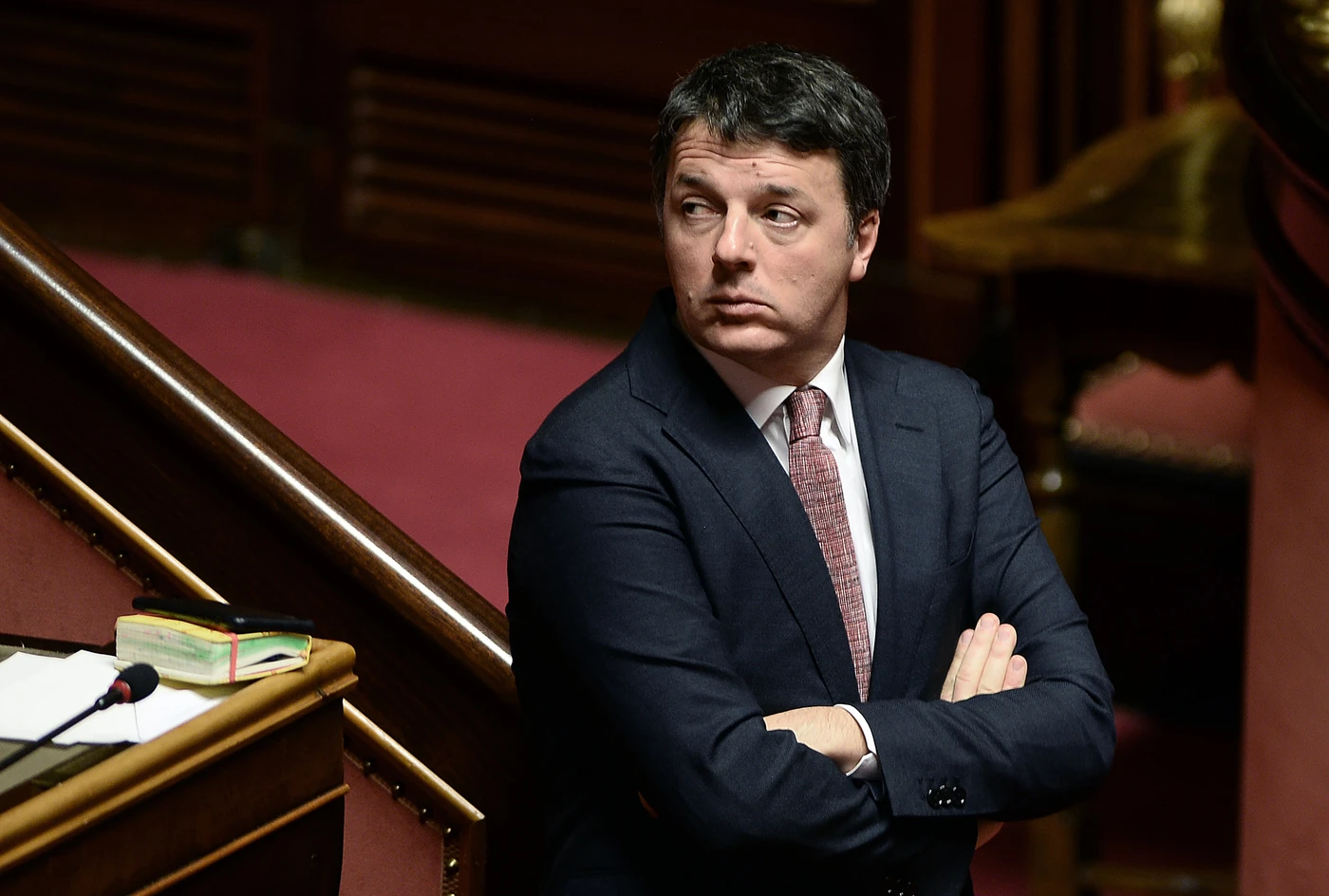 Matteo Renzi, crisi di nervi per il simbolo: Pd allo sbando, l'ultima crociata dell'ex premier
