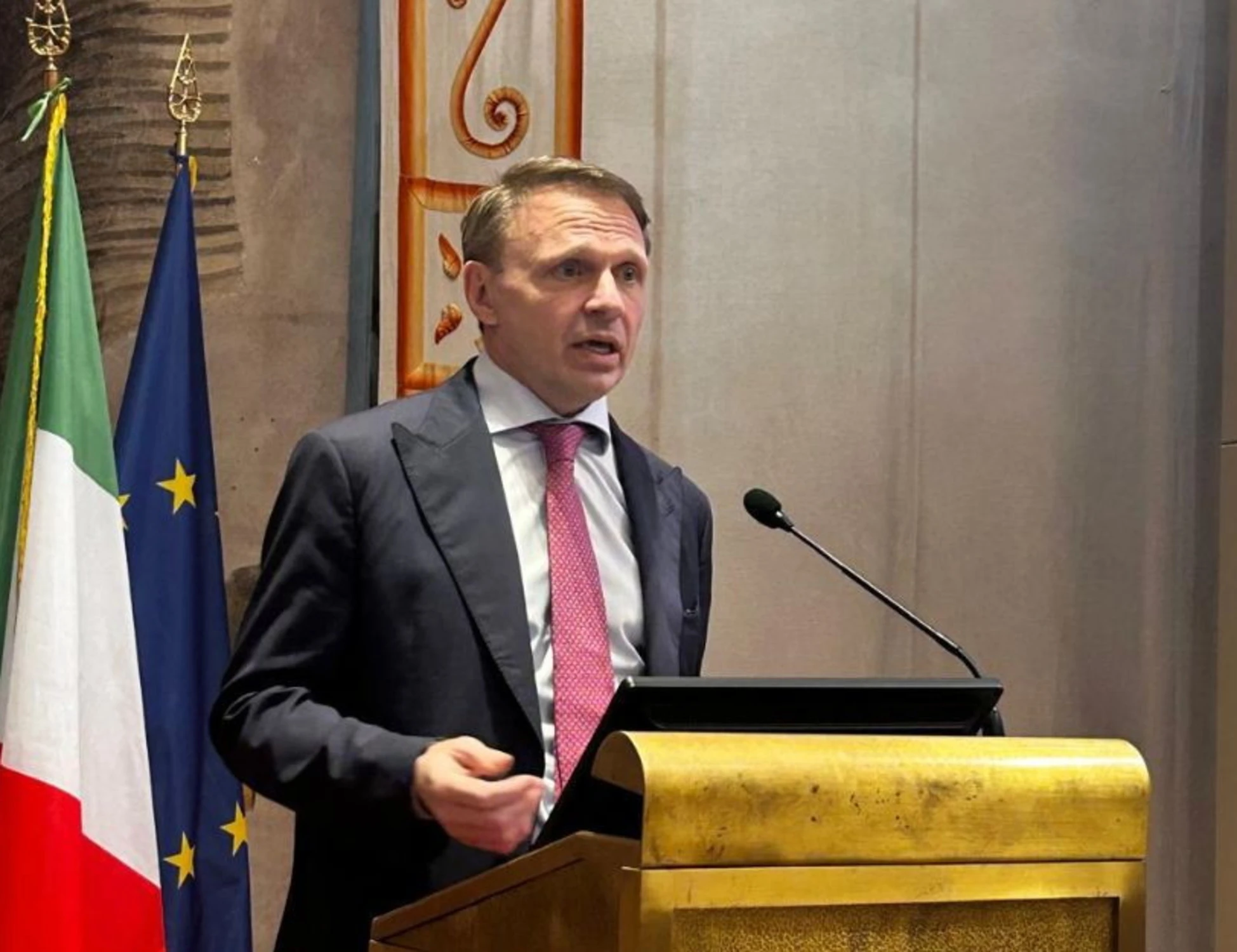 Sogesid. Lollobrigida, Ministro dell'Agricoltura: "Cresce l'esigenza di utilizzare al meglio una risorsa preziosa come l'acqua"