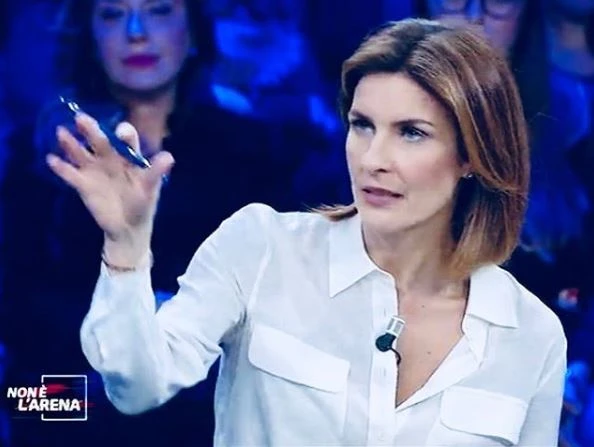 Alessandra Moretti, record d'insulti: "Trombata dappertutto, dà una mano al membro Pd". Chi rischia la querela