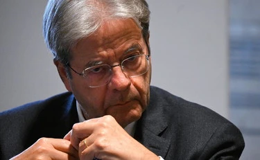 Paolo Gentiloni stronca Elly Schlein: "Pd? Stavo meglio prima. Si può combattere o aspettare che passi"