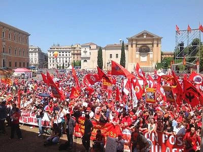 Migliaia in piazza a Roma con la Fiom Landini: ''Imu? Priorità è il lavoro''