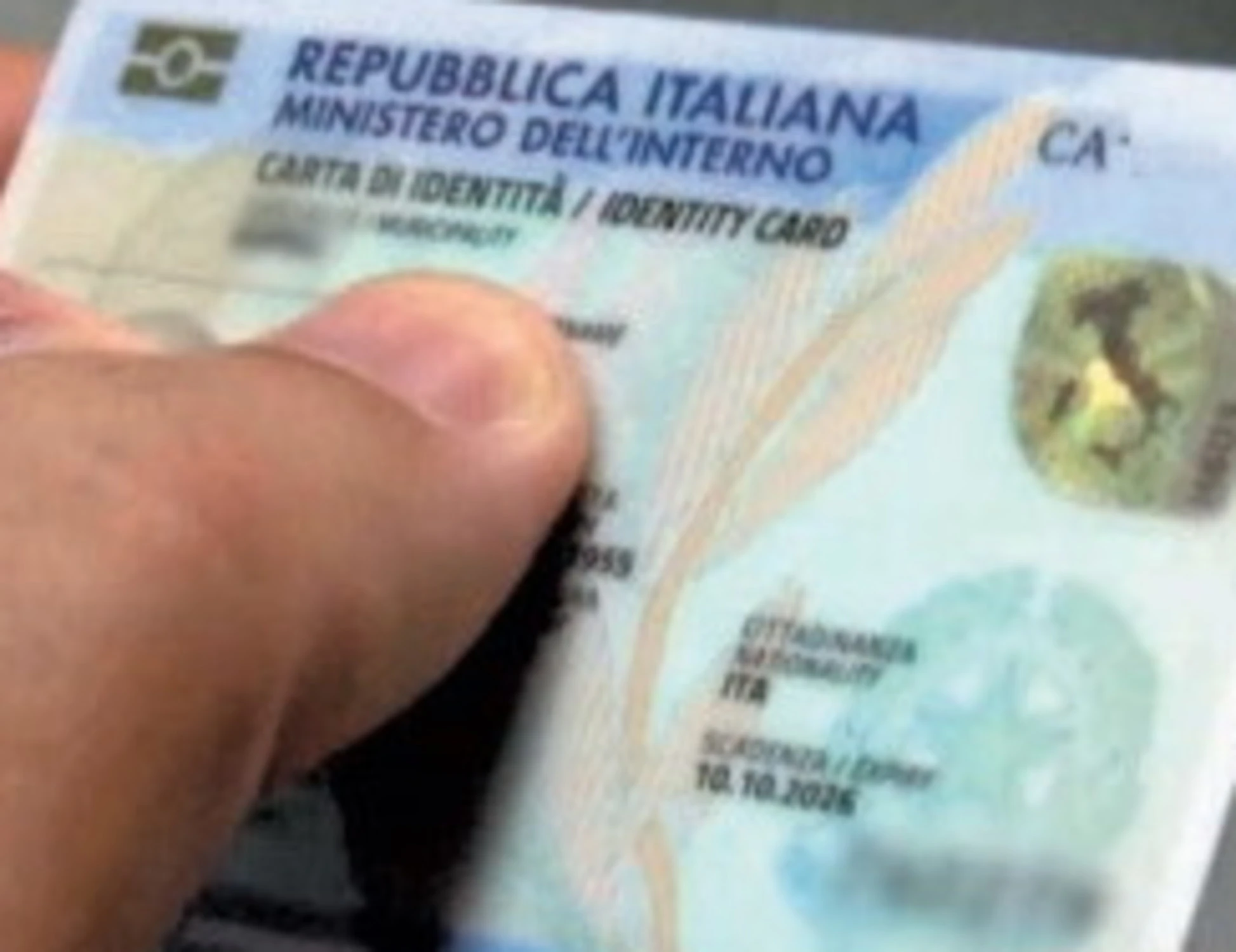 Microchip nei documenti, ladri e truffatori li rubano. E i complottisti li temono