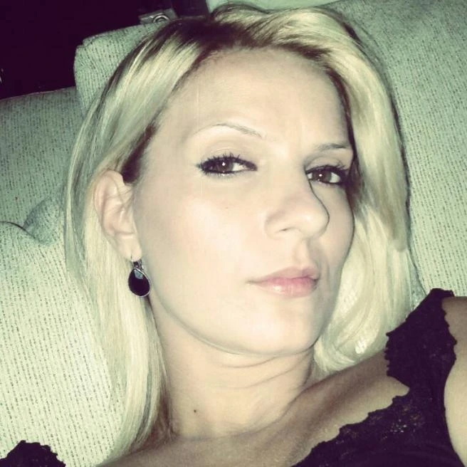 Uccide la moglie con un colpo di fucile e scappa