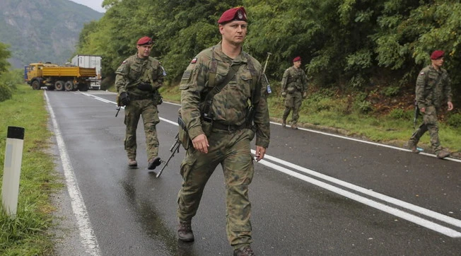 Ucraina, l'effetto sulla Serbia: "Pronta a riesplodere". Putin "distratto", la guerra a pochi chilometri dall'Italia