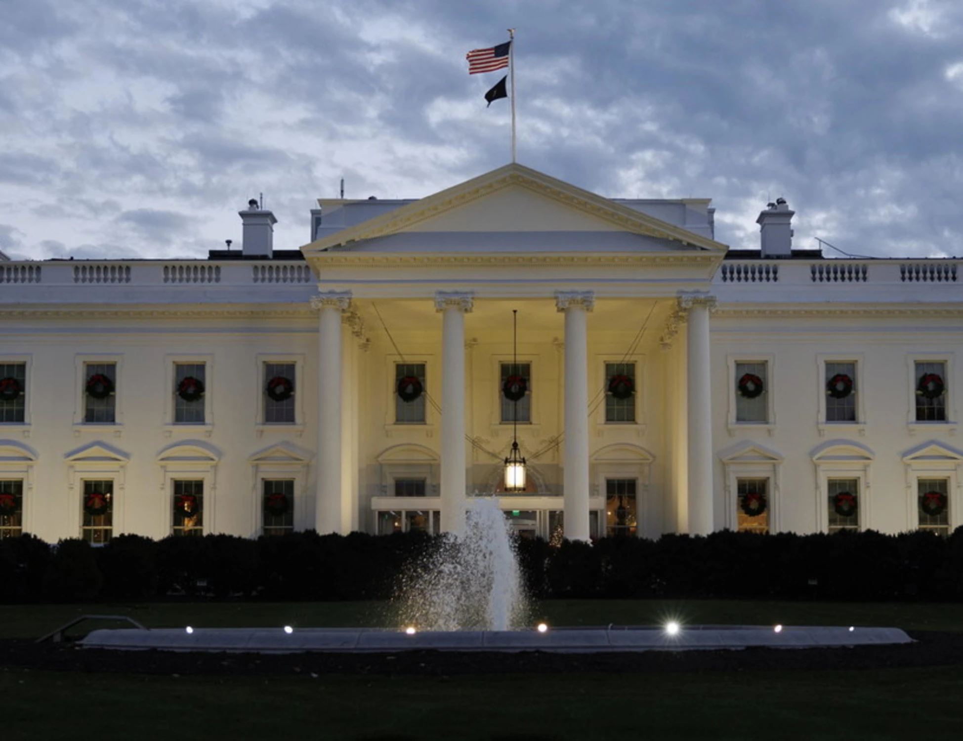 "Trump cog***ne": il caso del titolo di Libero arriva alla Casa Bianca
