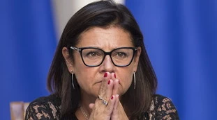 Rimpasto, fatta fuori anche Paola De Micheli? Rumors: sarà Maria Elena Boschi a prendere il suo ministero
