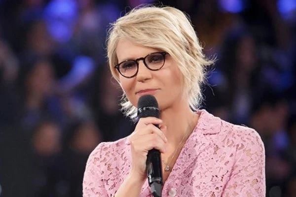 Amici, l'ora dei verdetti da Maria De Filippi: chi gode, per chi finisce in disgrazia