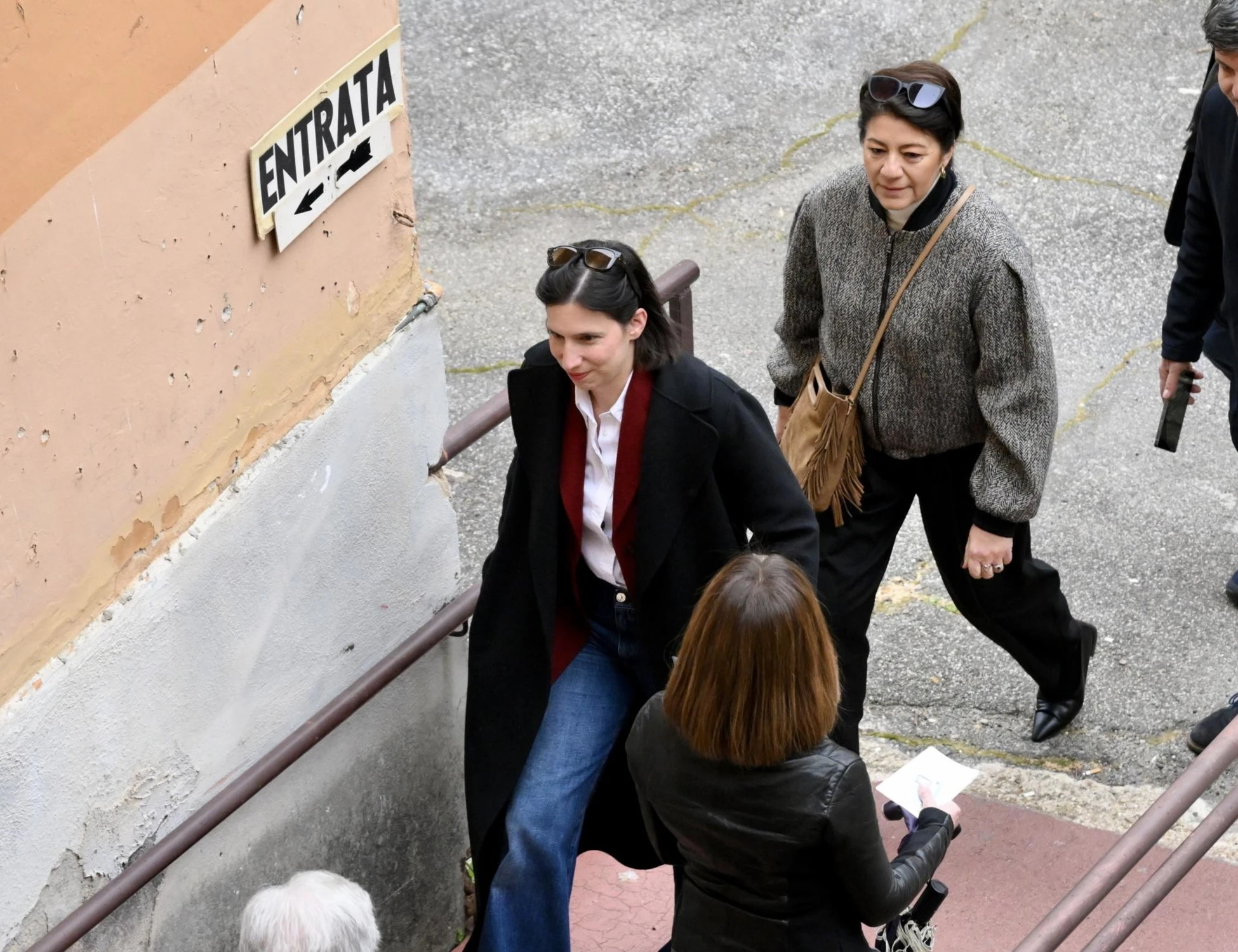 Referendum e affluenza, esplode il caso a Roma. La denuncia di Forza Italia: "Eliminate i blocchi"