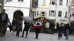 Coronavirus, dal 5 marzo riaprono i ristoranti in zona gialla. Colori delle regioni, tutti i cambi