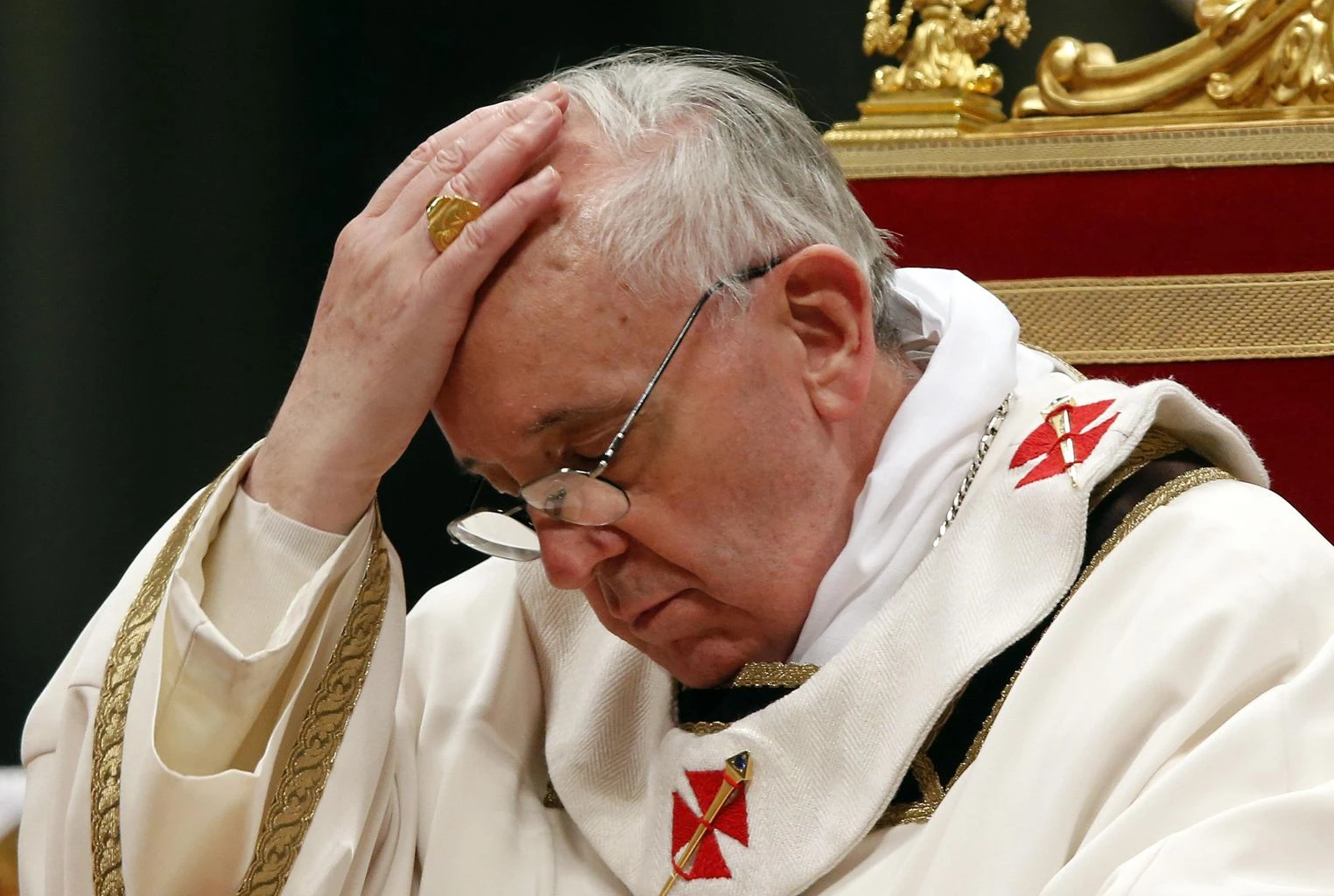Il caso del tumore del Papa: Feltri, se tocchi il Vaticano, muori