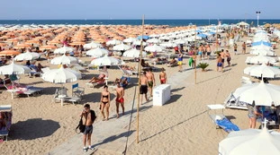 Omicron, ferie a rischio: ecco il luogo dove ci si contagia di più in vacanza