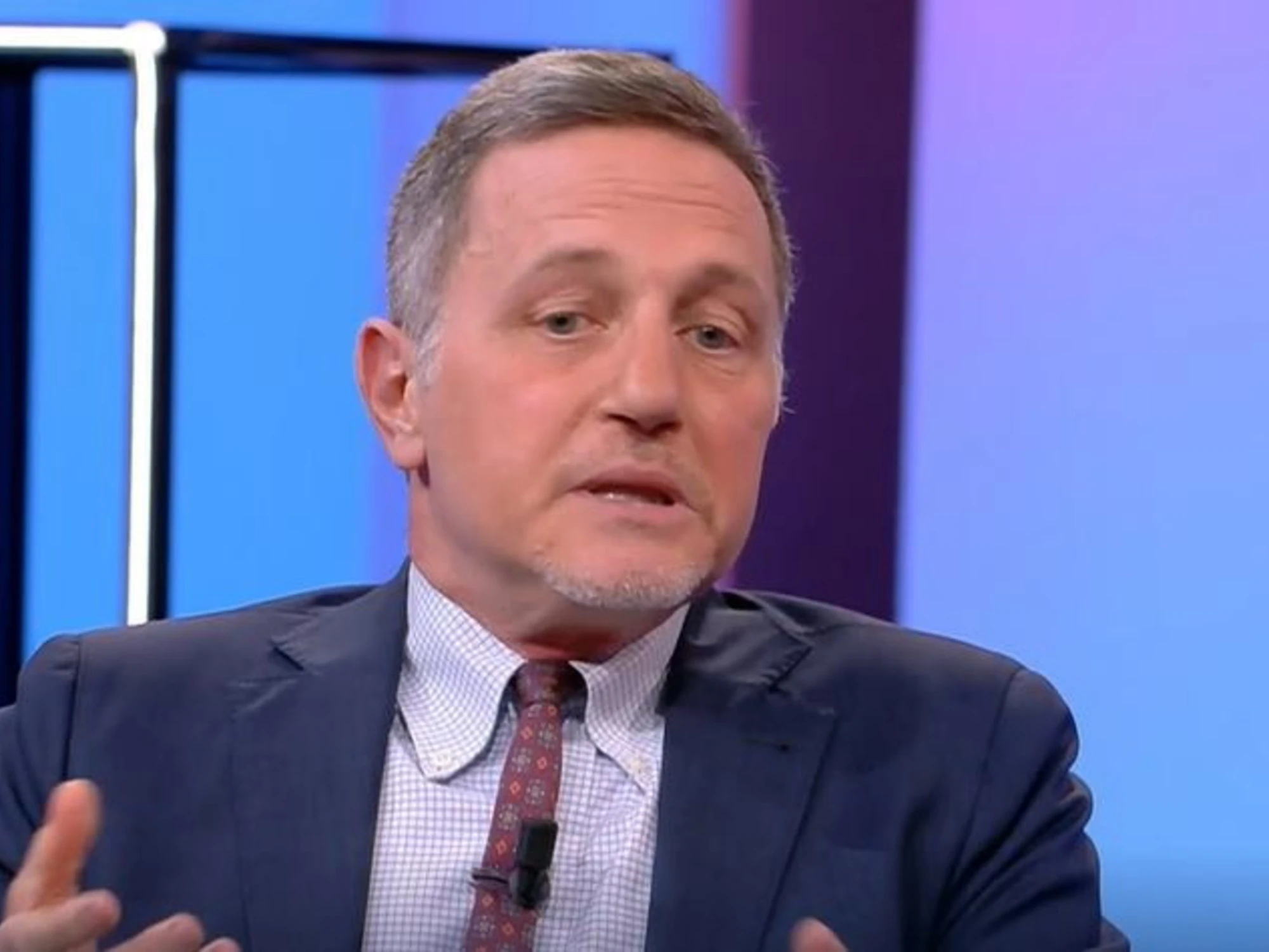 Massimo Giannini, attacco a Meloni dal salottino rosso: "Fugge dalle responsabilità"