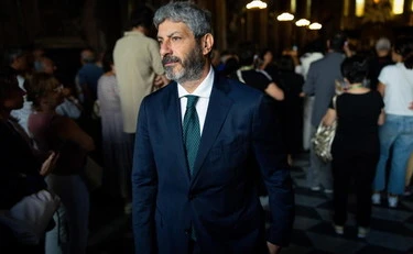 Roberto Fico disperato: accende un cero per trovare candidati