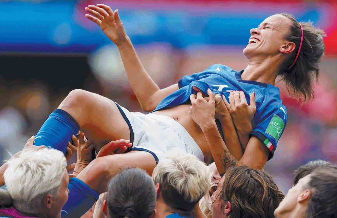 Calcio femminile, Mondiali e vergogna nascosta: quanto guadagnano le donne in confronto ai maschi