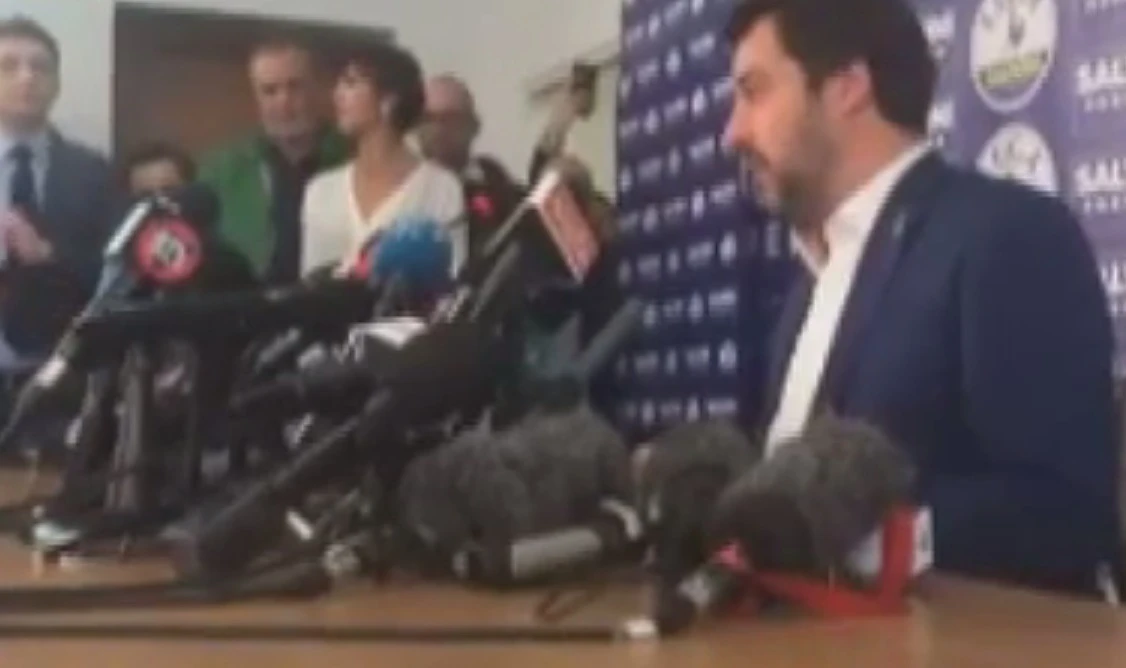 Matteo Salvini dà il colpo di grazia a Matteo Renzi: "Hanno punito la tua arroganza"