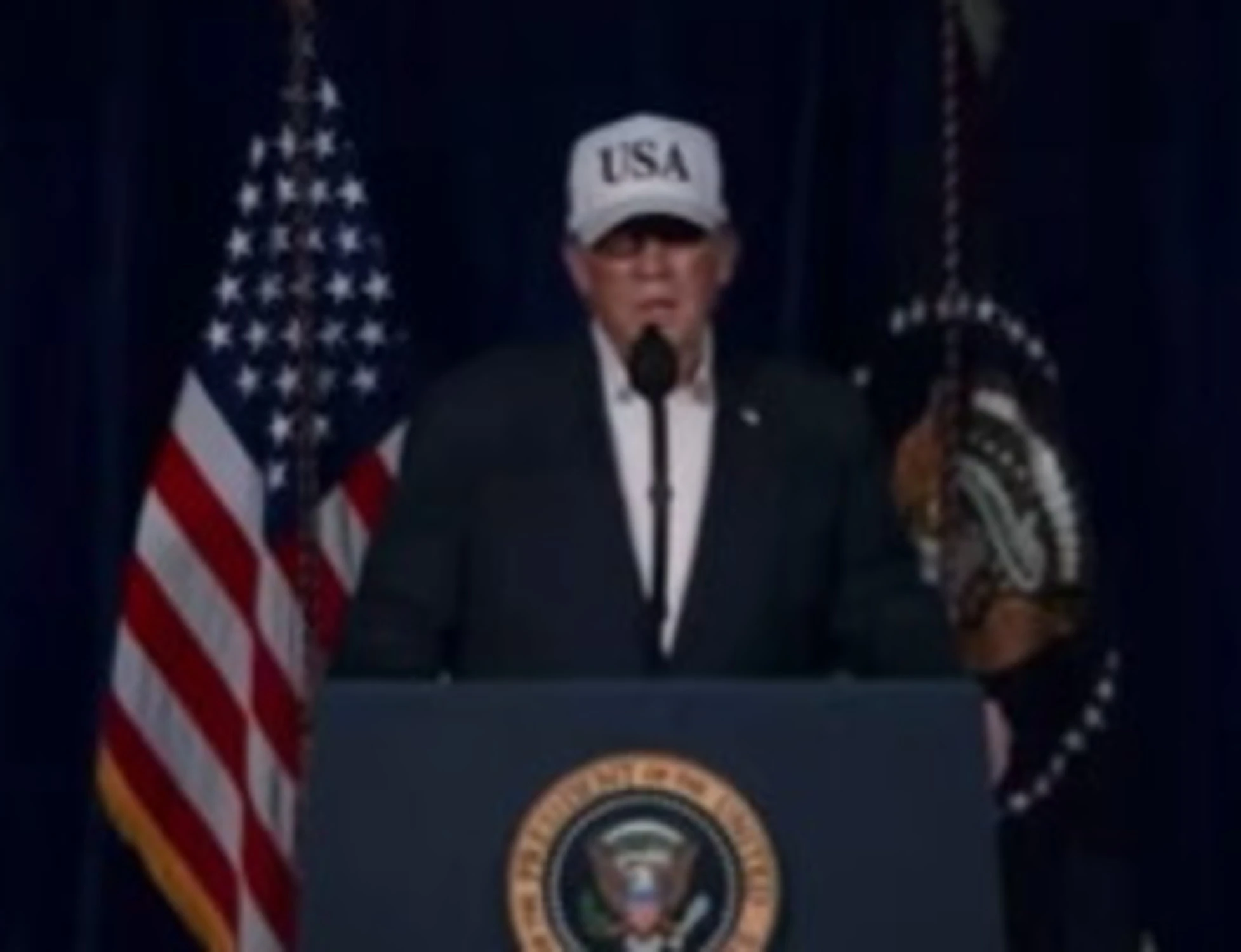 Attacco all'Iran, Trump: "Teheran non avrà mai l'arma nucleare". Poi l'invito agli iraniani: "Prendete il controllo del Paese"