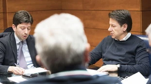Coronavirus, Conte e Speranza: "Stop movida, il contagio risale. Si rischia un nuovo lockdown"