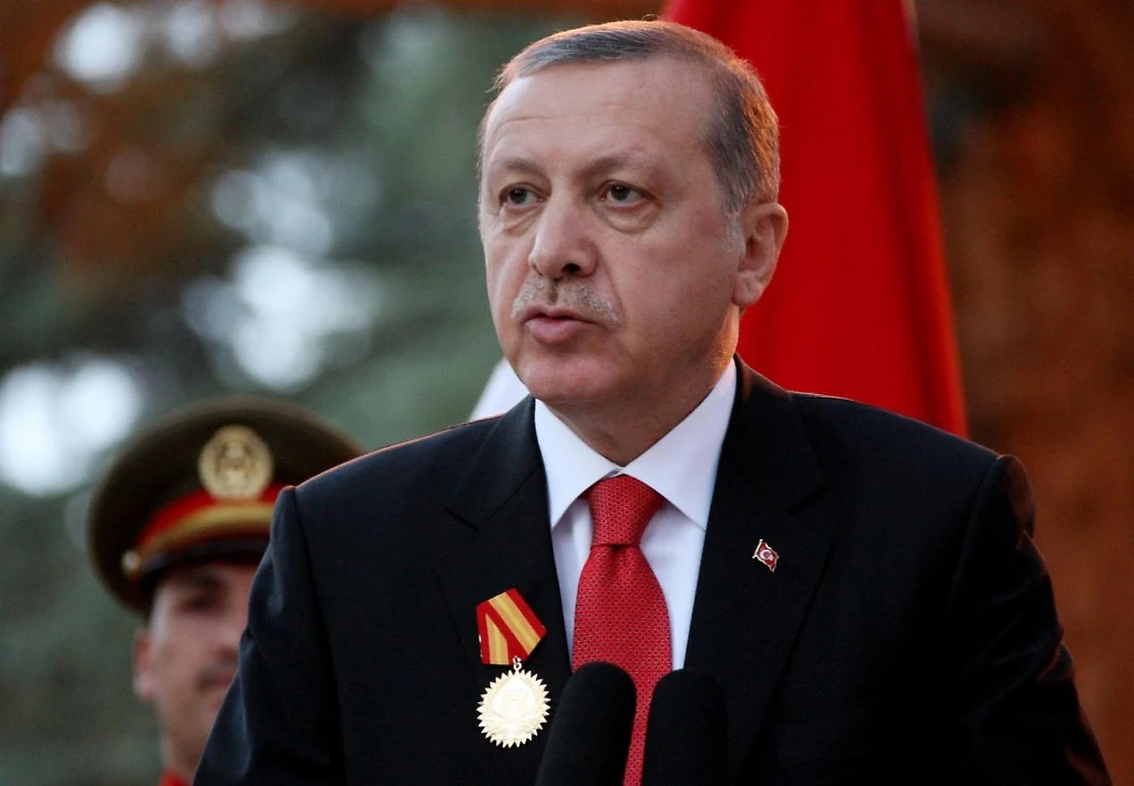 Turchia, Erdogan: "Mettere uomini e donne sullo stesso piano è contro natura"