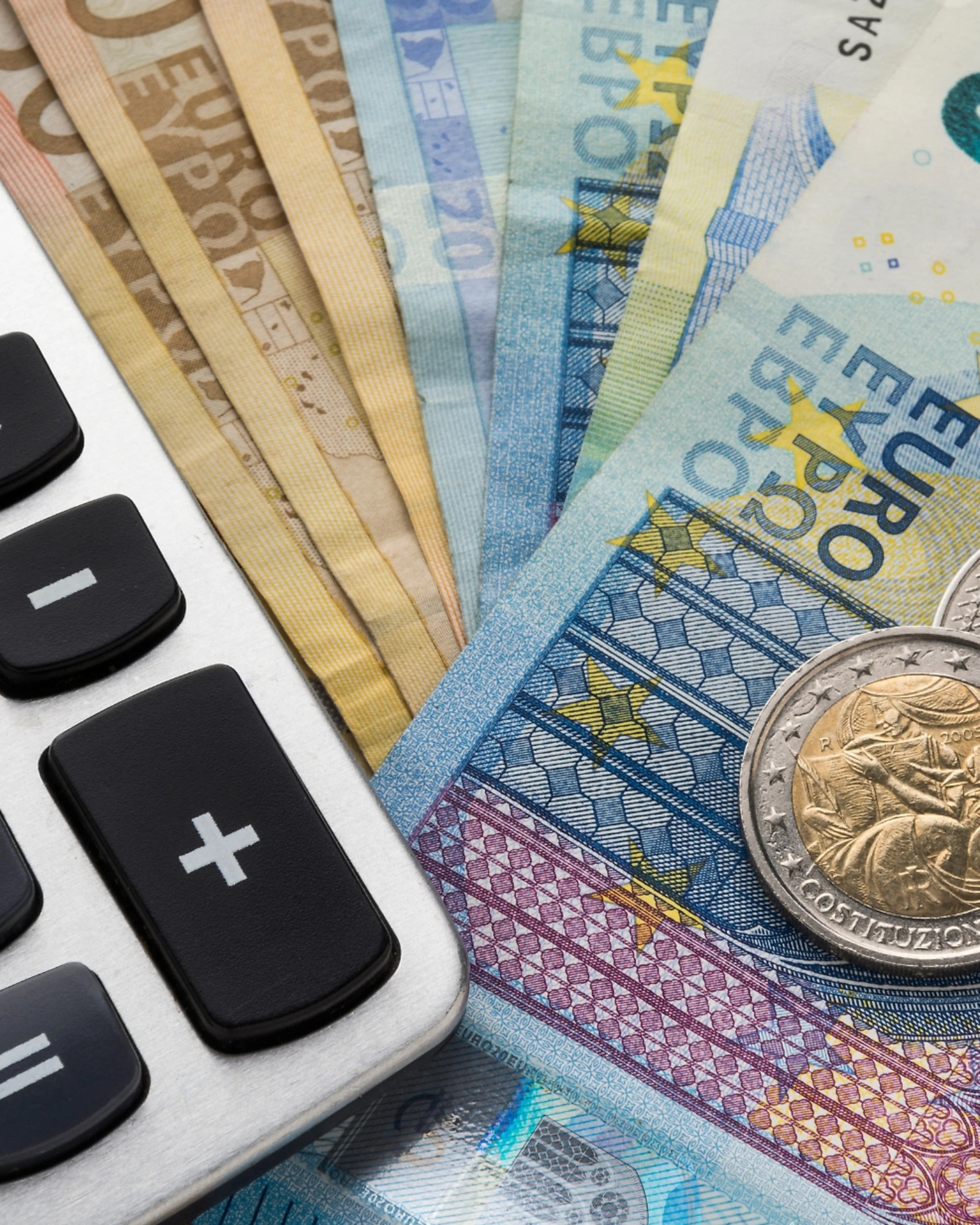 Tredicesima detassata, fino a 2.200 euro in più in busta paga: tutte le cifre