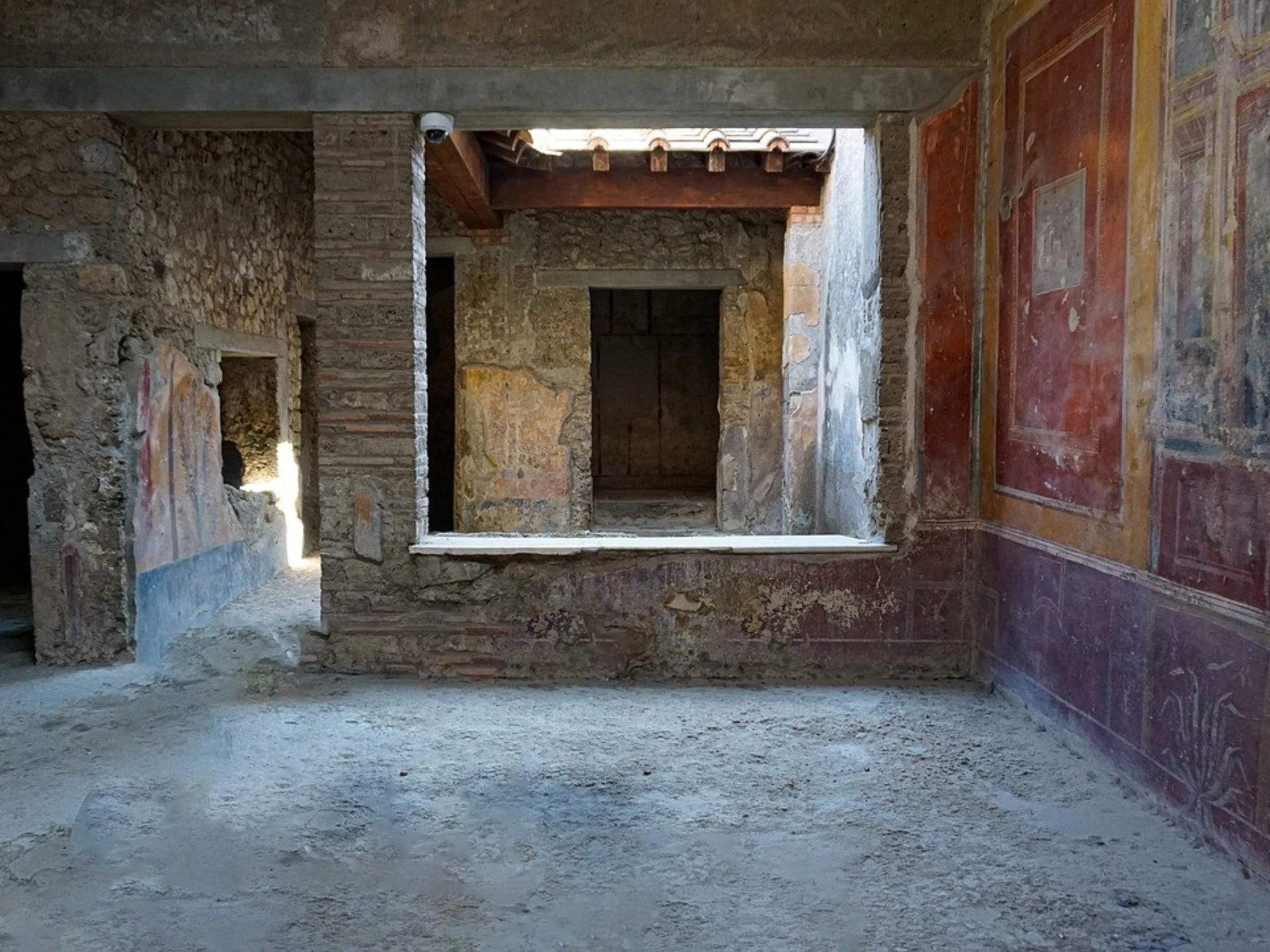 Pompei, figuraccia del turista: reperti nello zaino