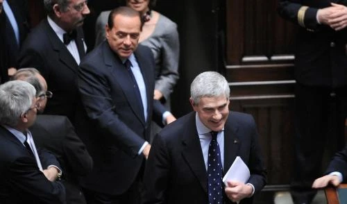 Berlusconi dichiara guerra a Casini: rubargli i voti con gli ex Dc