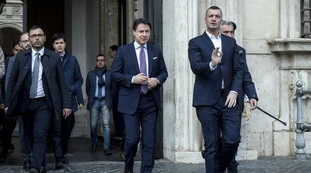 Giuseppe Conte, i dipendenti di Palazzo Chigi gli fanno causa per lo smart working