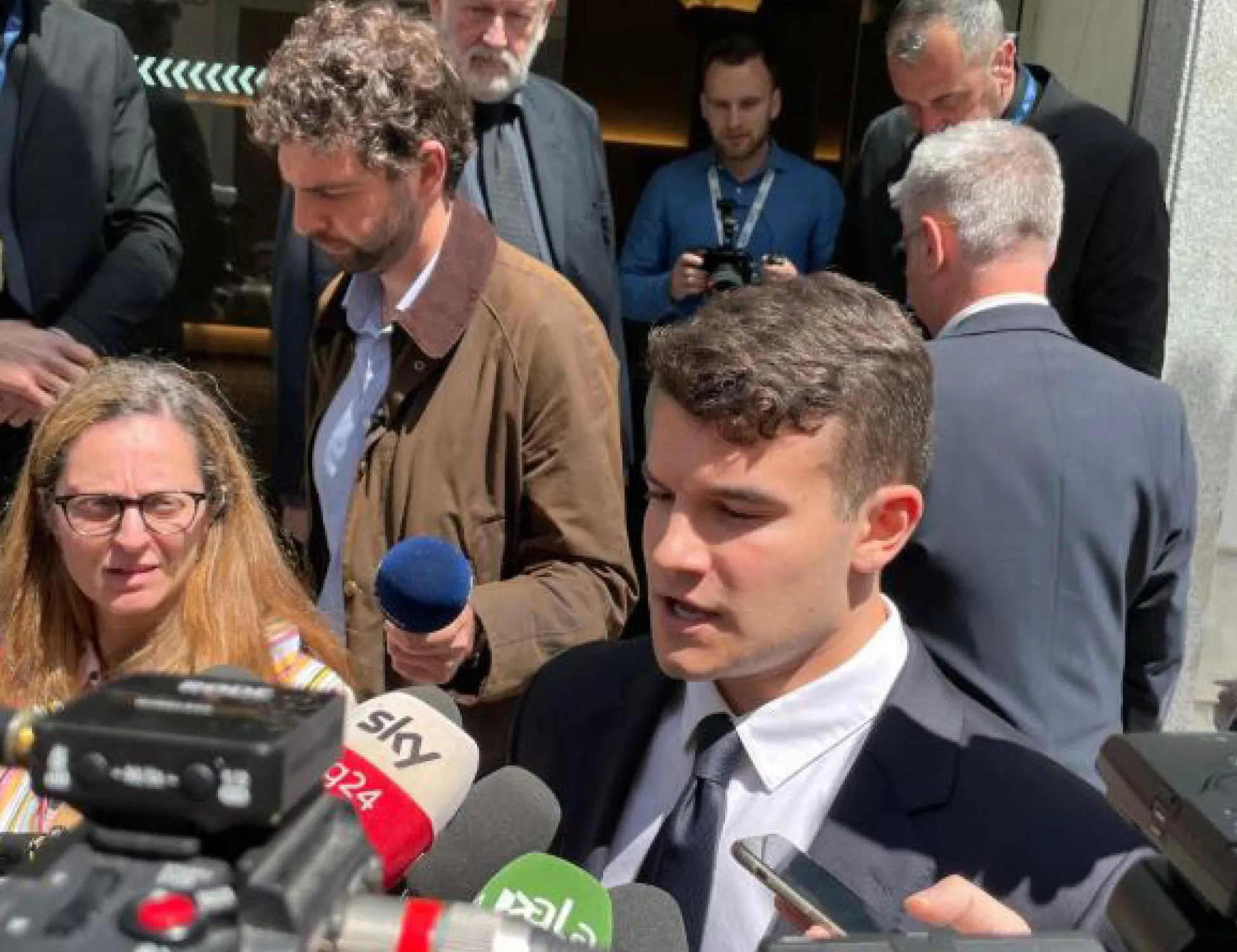 Leggi l'articolo: Mr remigrazione subito rinviato a giudizio: l'offensiva dei giudici