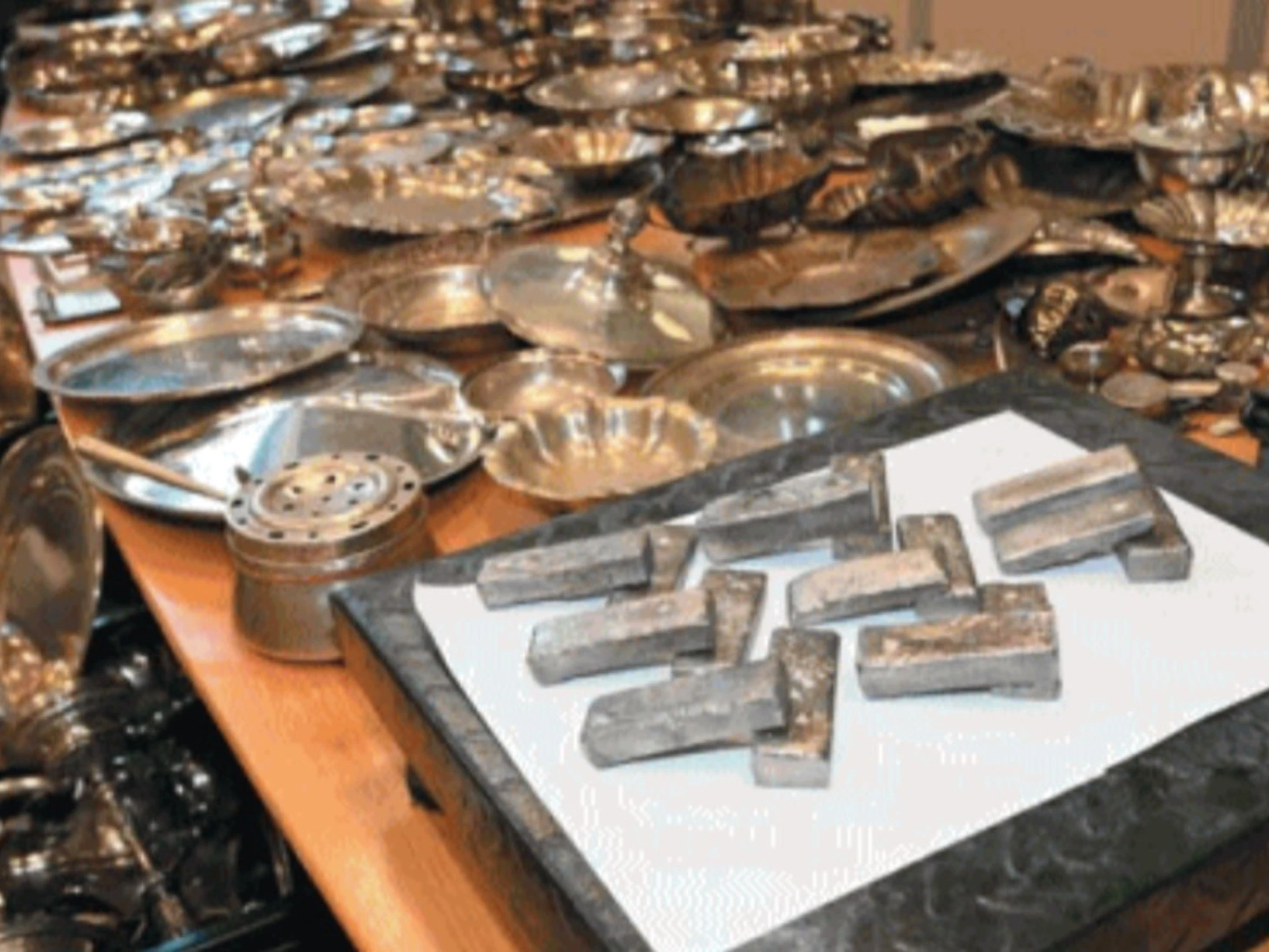 Milano, tesoro da 324 kg nel box: chi finisce in manette