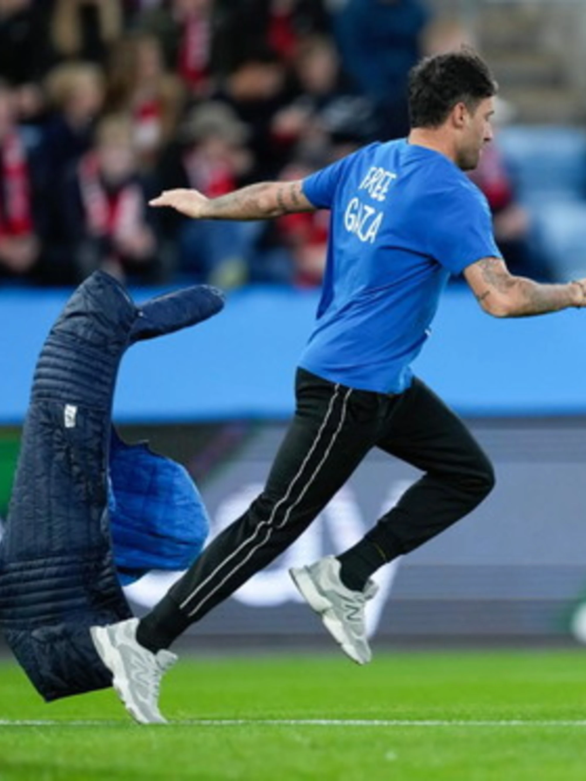 Norvegia-Israele, pro-Pal invade il campo: la partita si ferma